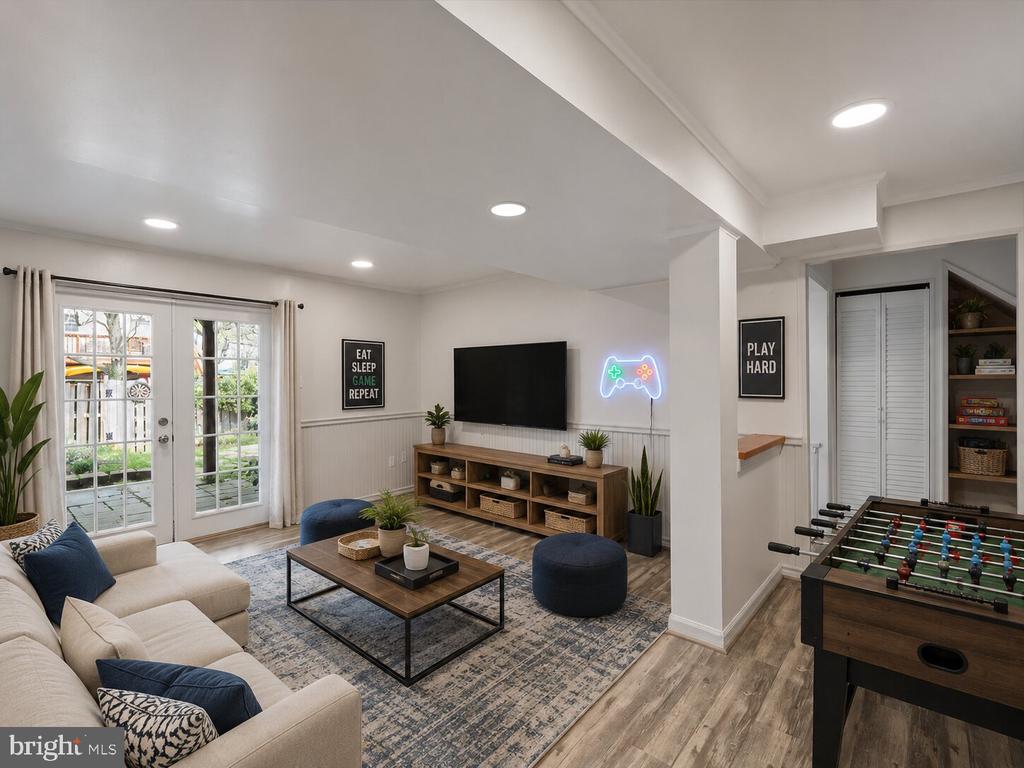 2904 MADEIRA COURT