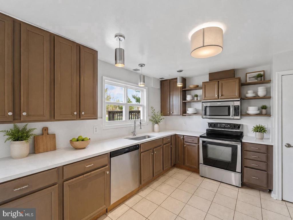 2904 MADEIRA COURT