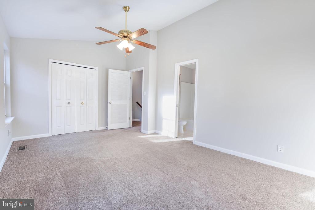4352 NORMANDY CT