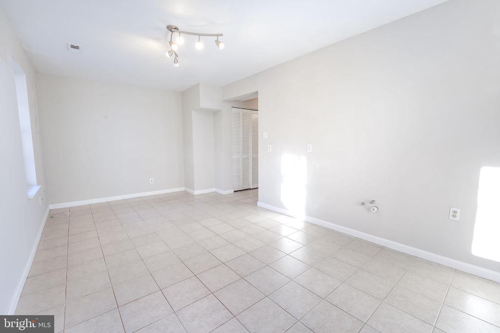 4352 NORMANDY CT