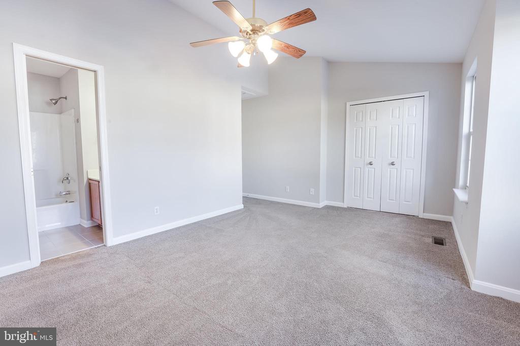 4352 NORMANDY CT