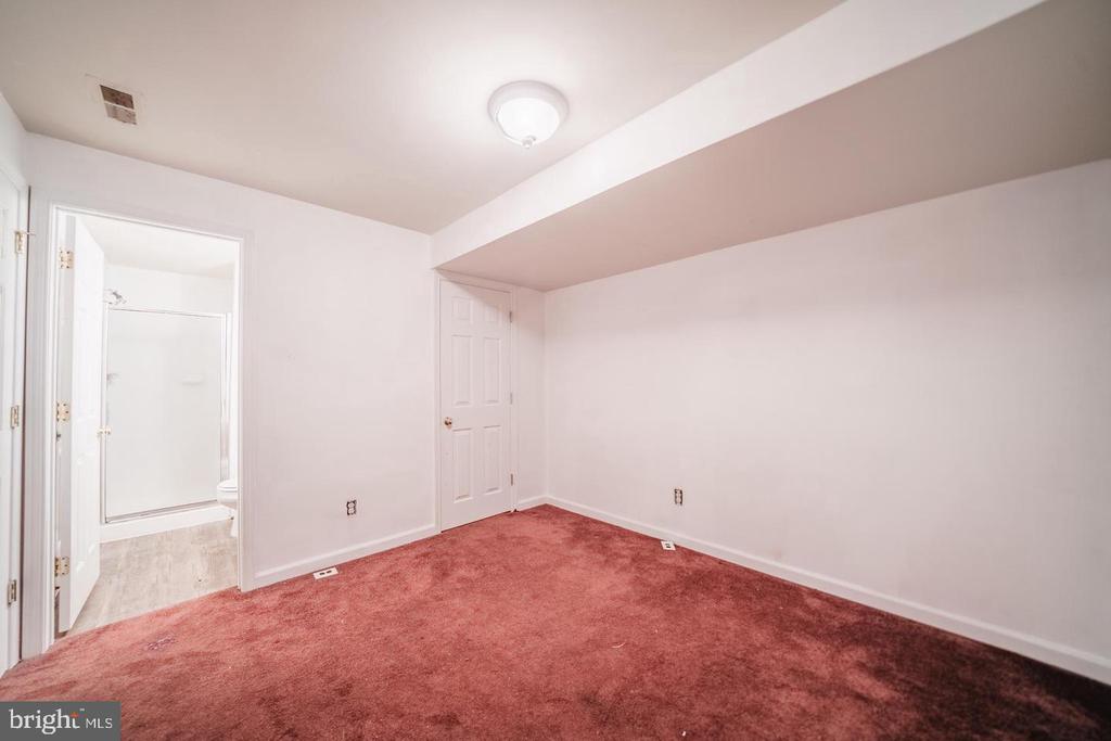 4203 NORMANDY CT