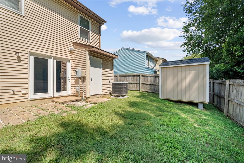 5242 Magnolia Pl