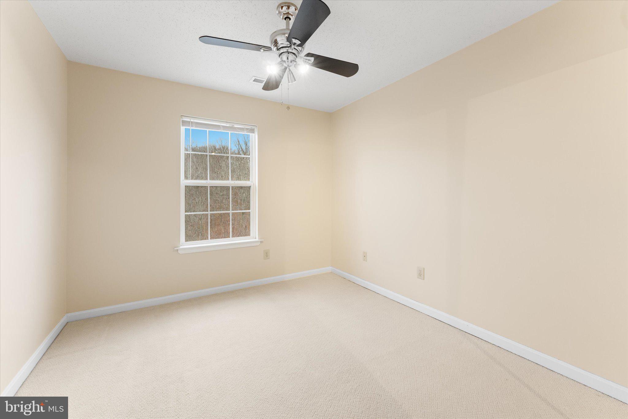 407 LAKEVIEW CT