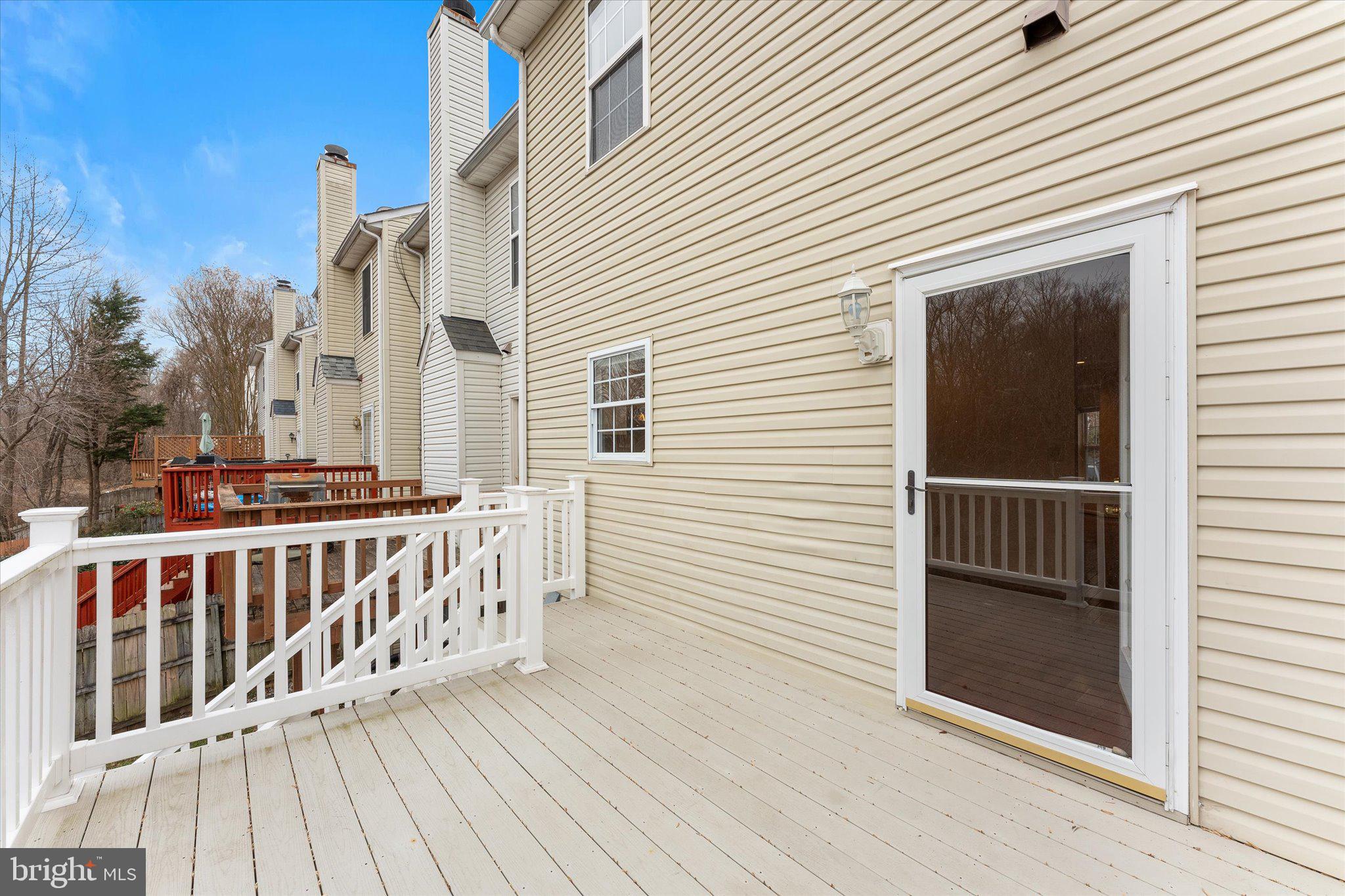 407 LAKEVIEW CT