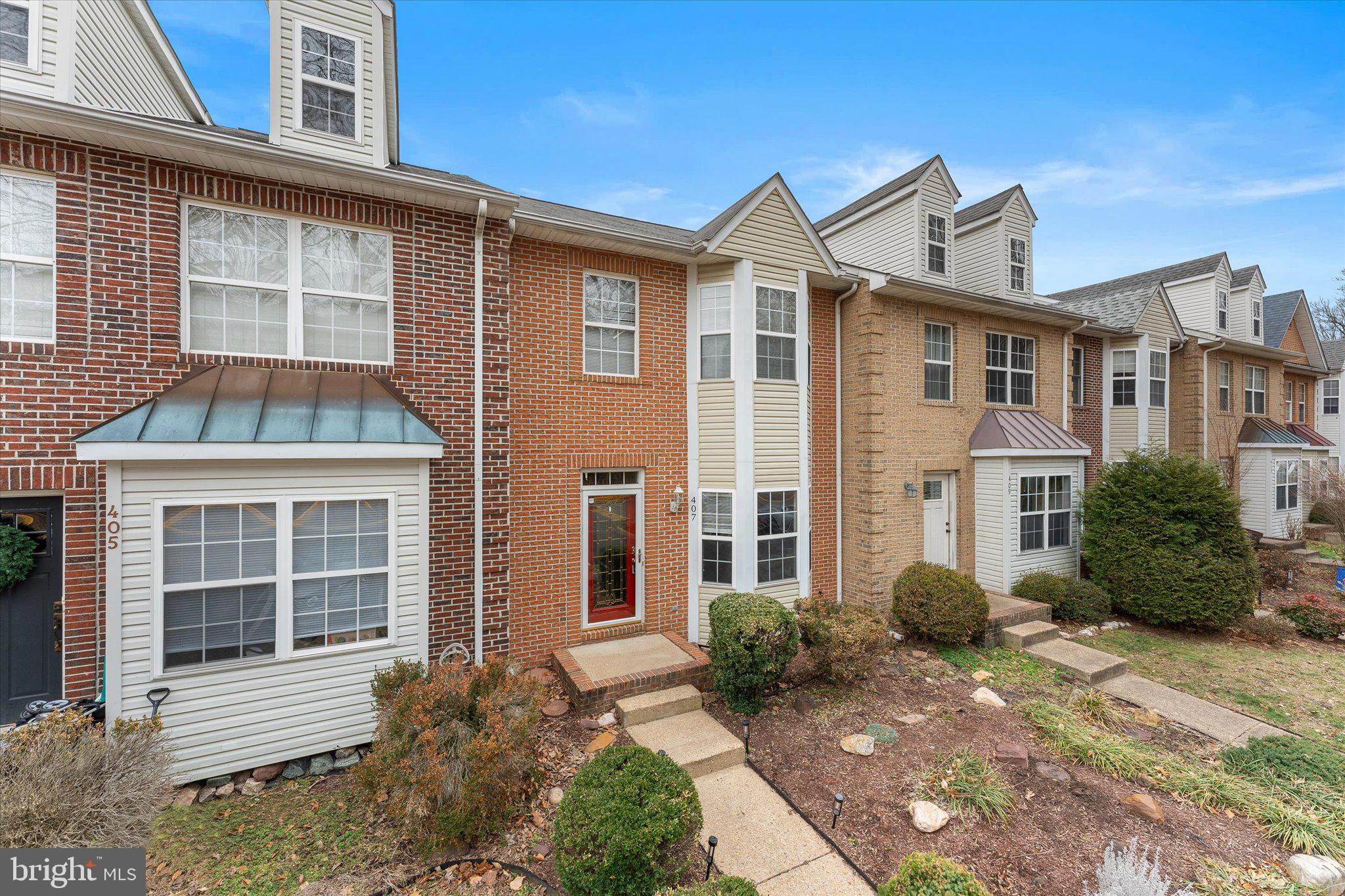 407 LAKEVIEW CT