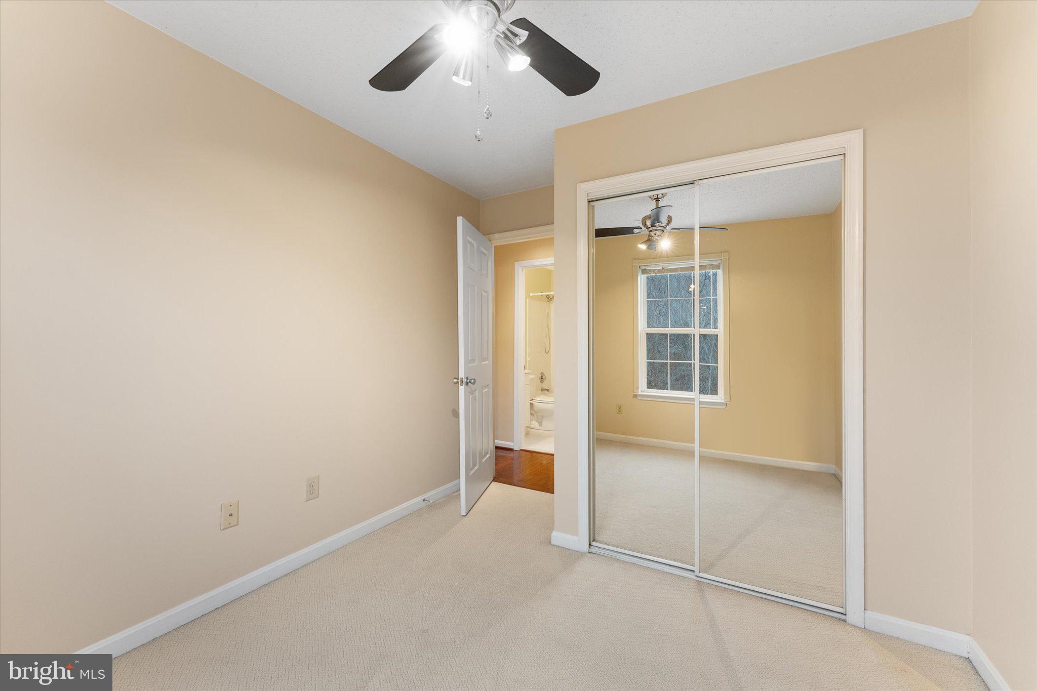 407 LAKEVIEW CT