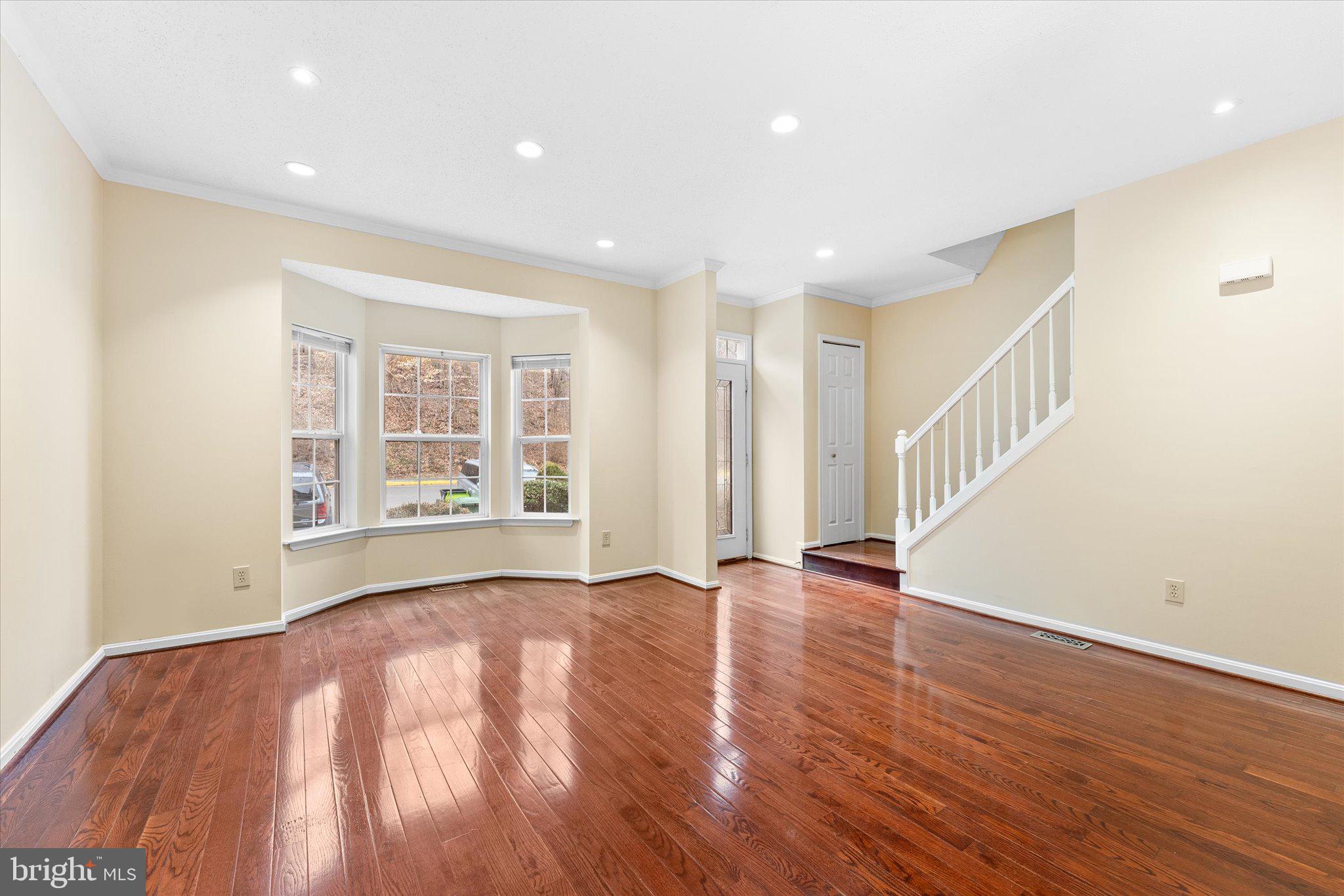 407 LAKEVIEW CT