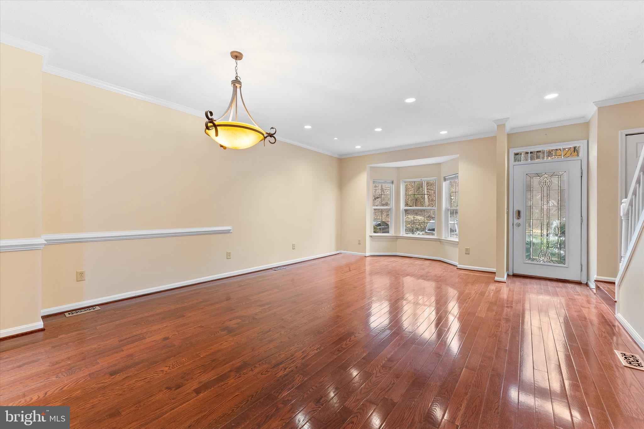 407 LAKEVIEW CT