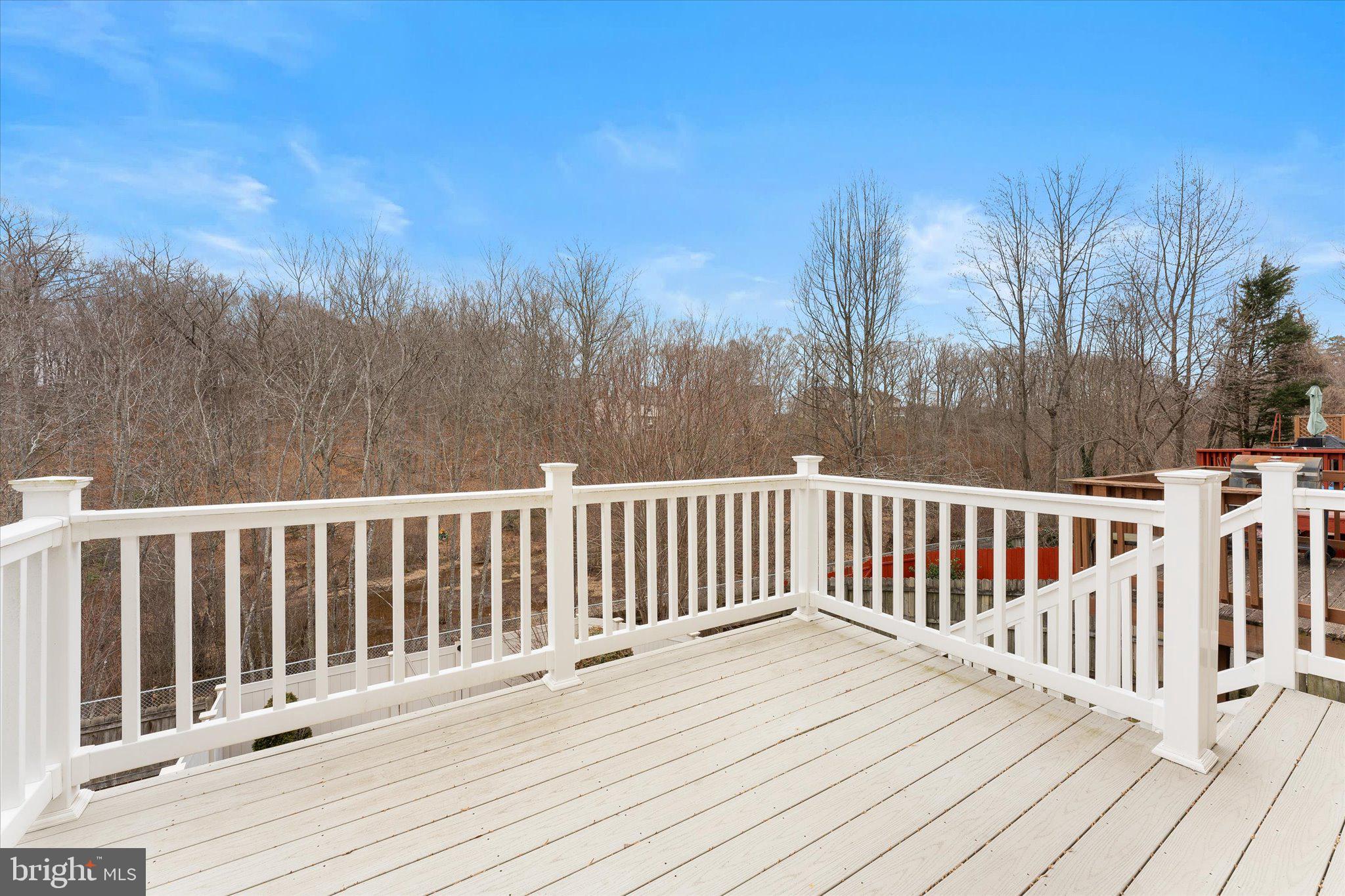 407 LAKEVIEW CT