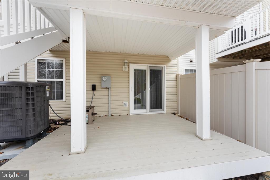 407 LAKEVIEW COURT