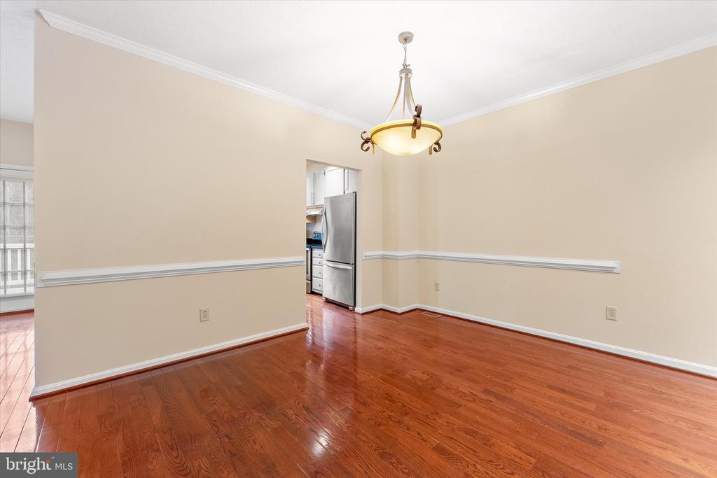 407 LAKEVIEW COURT