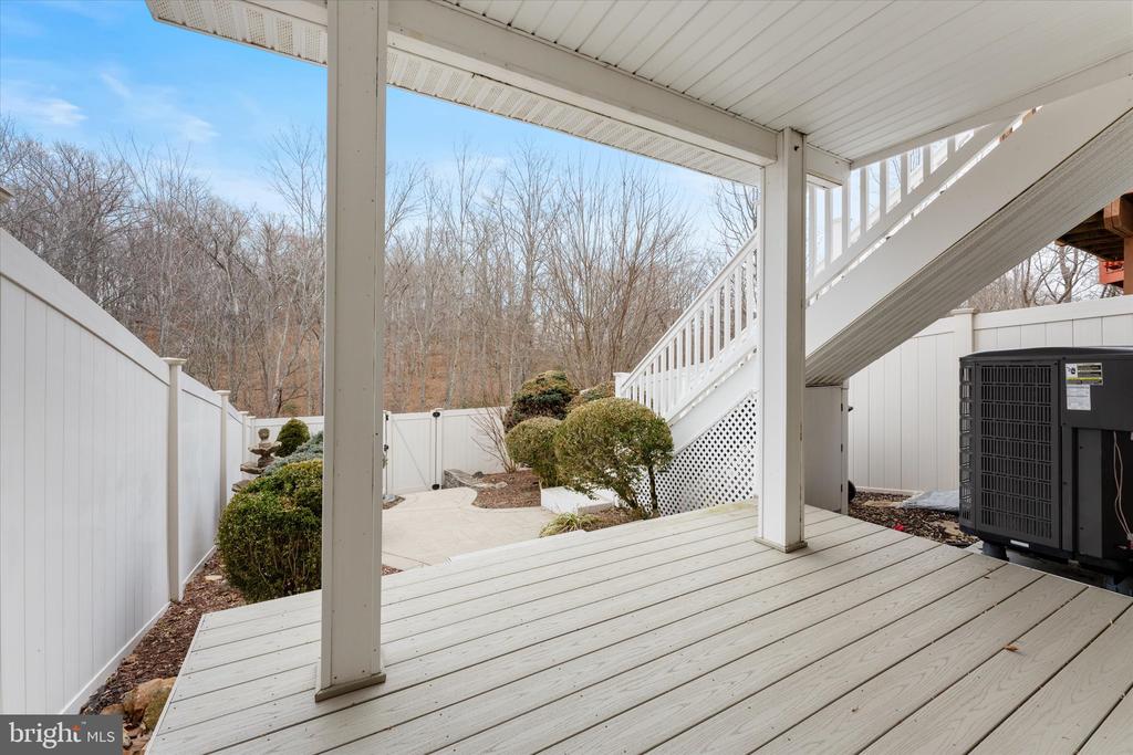 407 LAKEVIEW COURT