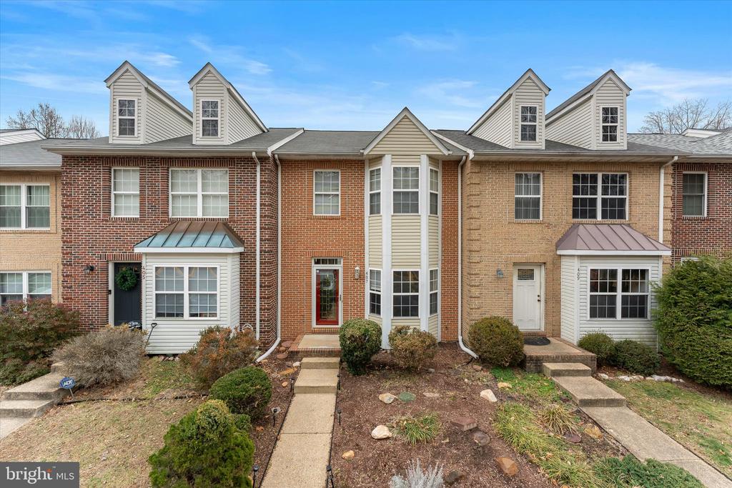 407 LAKEVIEW COURT
