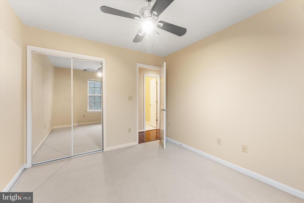 407 LAKEVIEW COURT