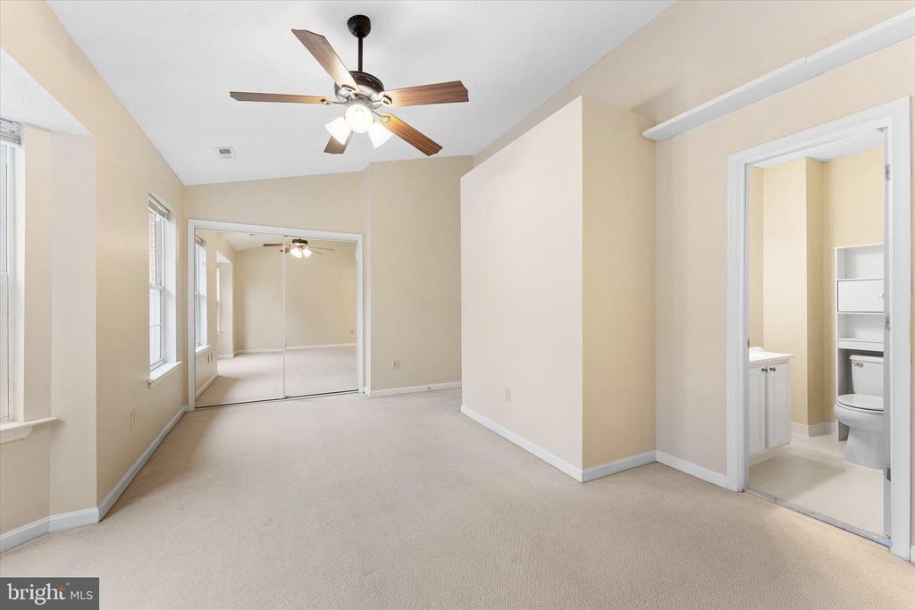 407 LAKEVIEW COURT