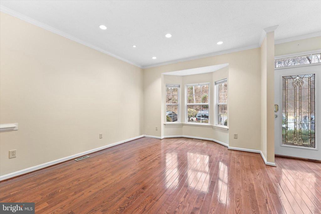 407 LAKEVIEW COURT