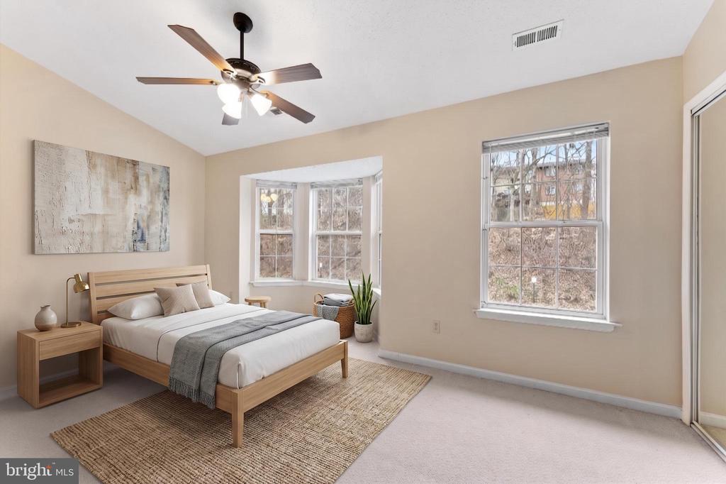 407 LAKEVIEW COURT