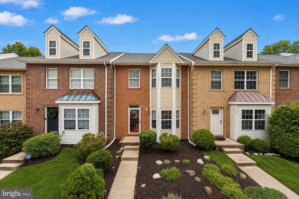 407 LAKEVIEW COURT