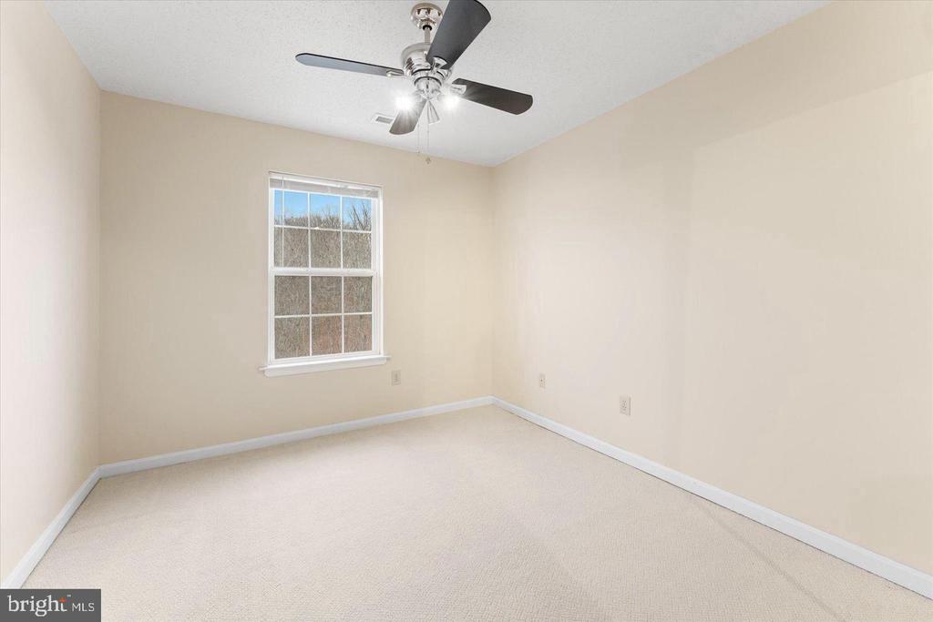 407 LAKEVIEW COURT