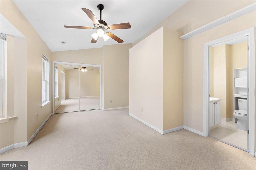 407 LAKEVIEW COURT