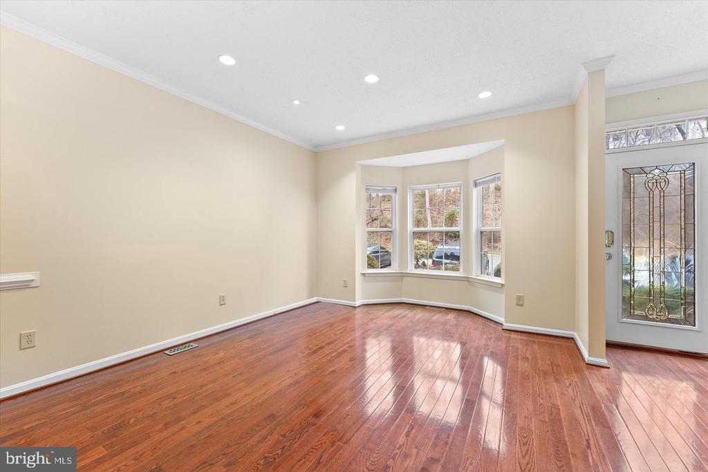 407 LAKEVIEW COURT