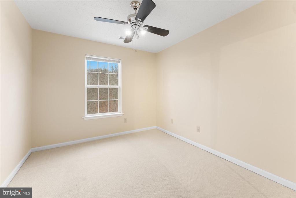 407 LAKEVIEW COURT