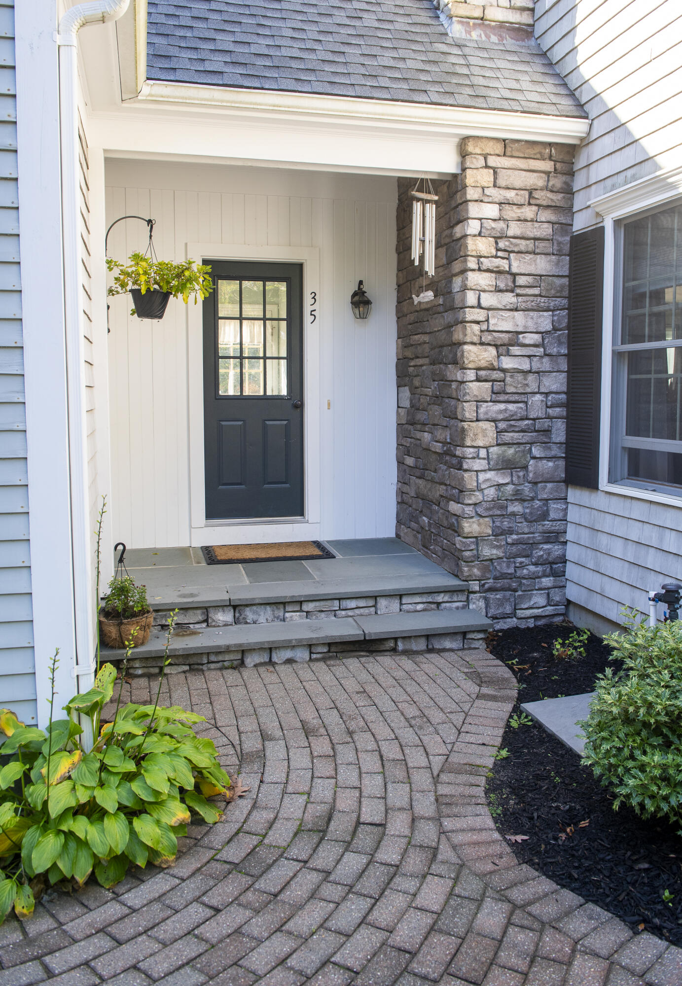 35 Wingfoot Drive