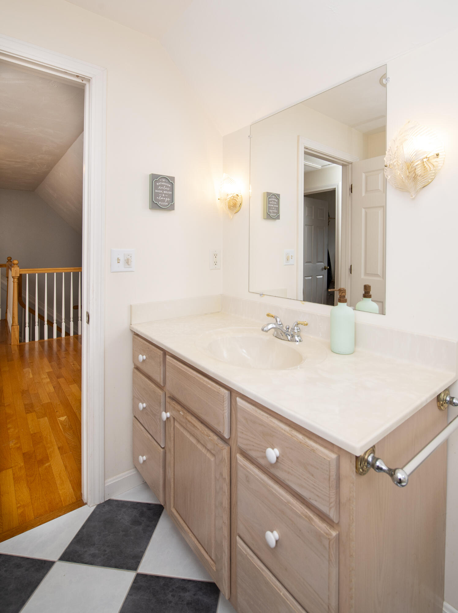 35 Wingfoot Drive