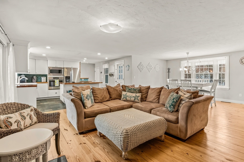 26 Huckins Neck Rd