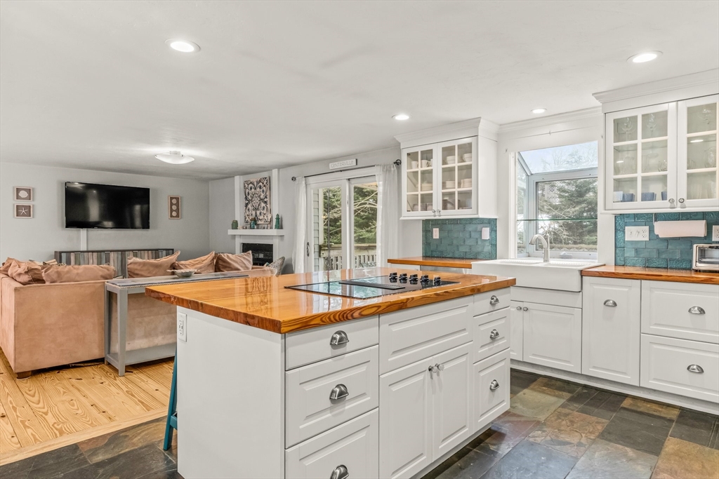 26 Huckins Neck Rd