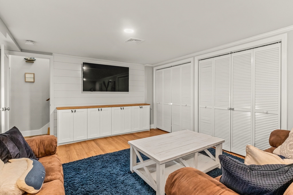 26 Huckins Neck Rd