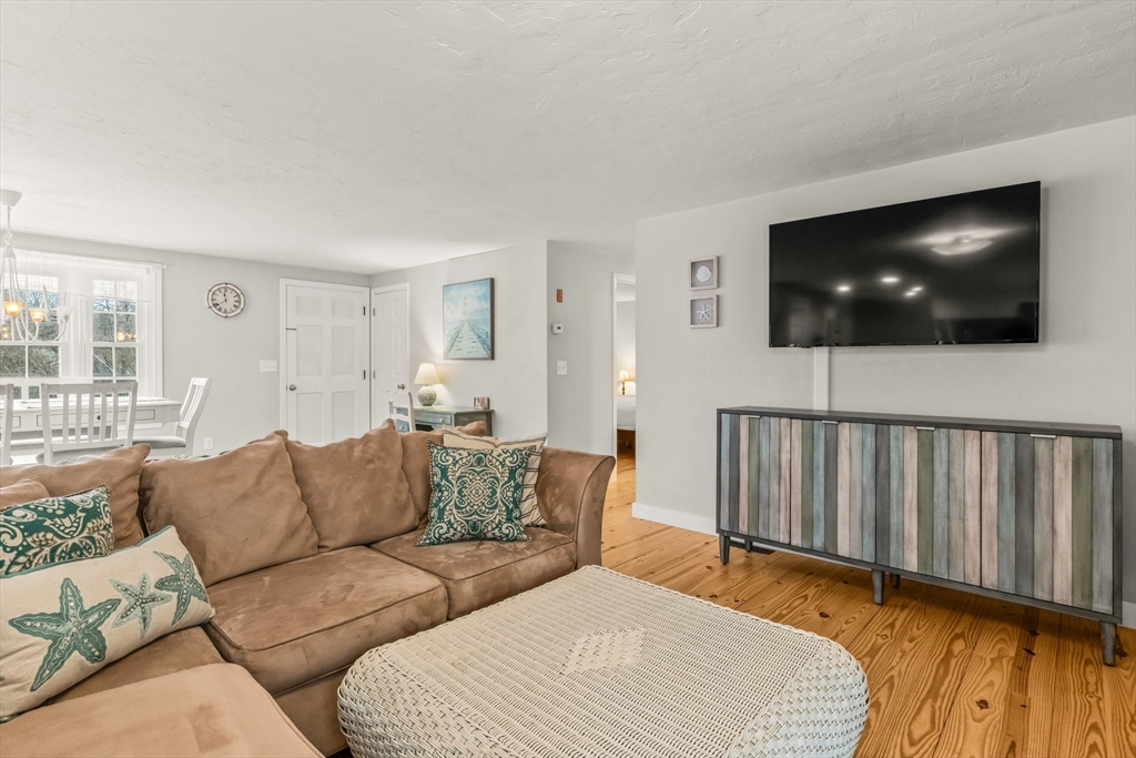 26 Huckins Neck Rd