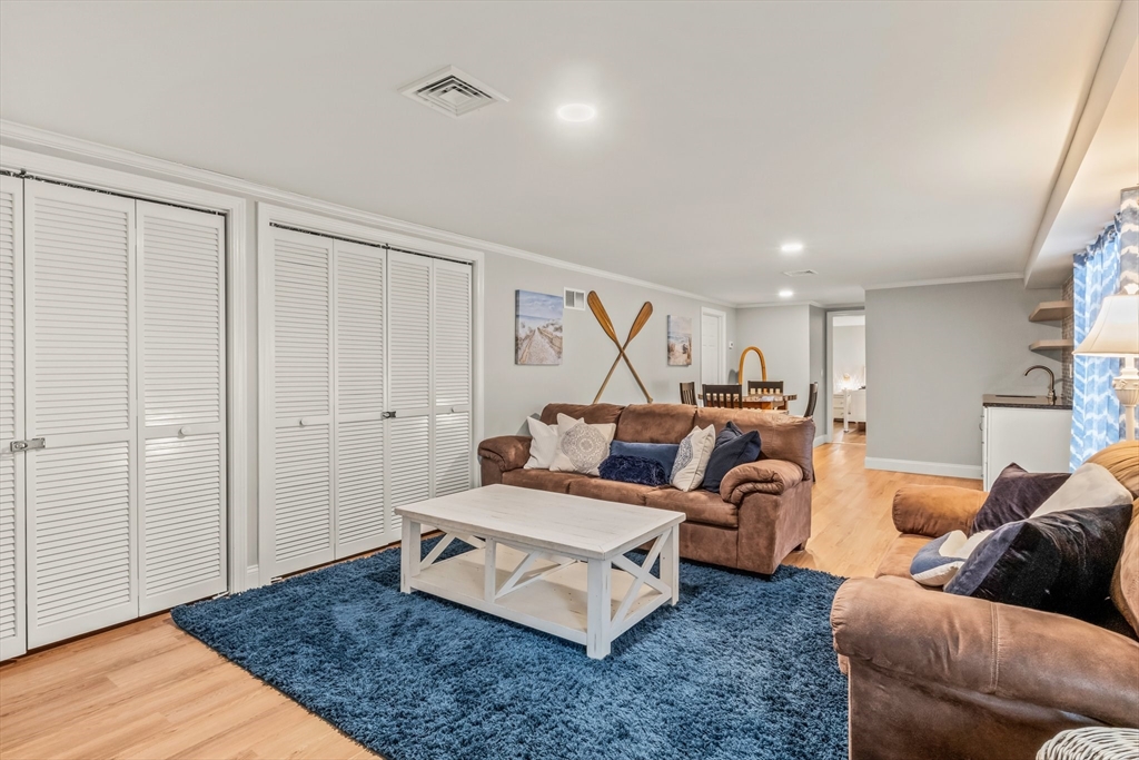 26 Huckins Neck Rd