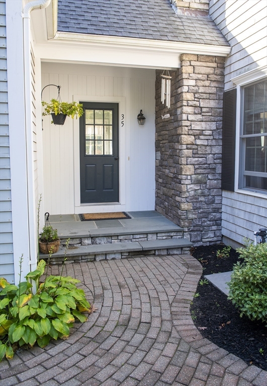 35 Wingfoot Dr