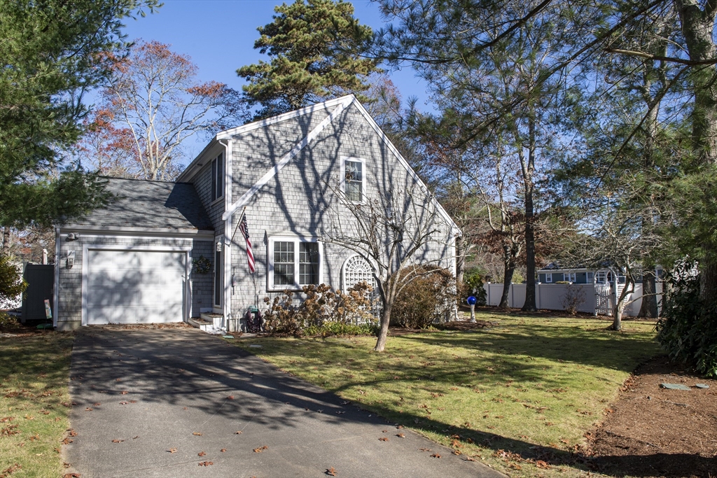 31 Mashpee Neck Rd