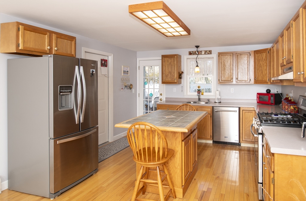 31 Mashpee Neck Rd