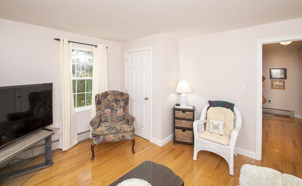 31 Mashpee Neck Rd