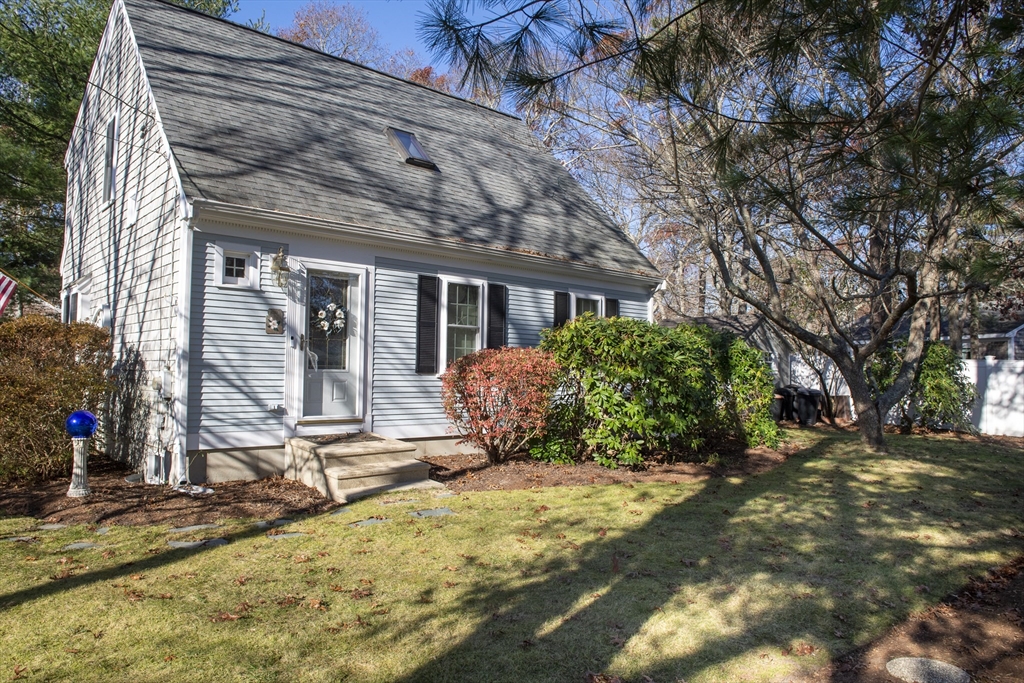31 Mashpee Neck Rd