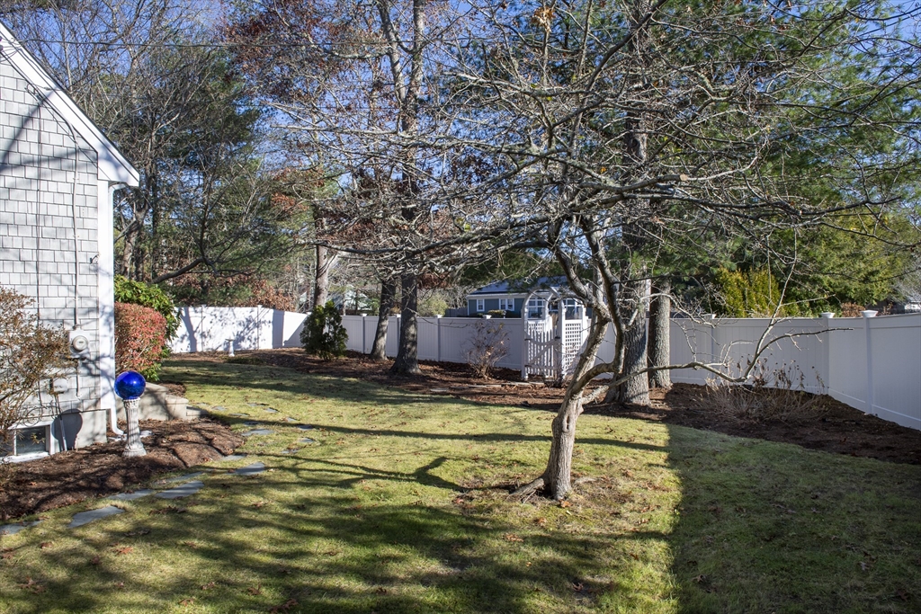 31 Mashpee Neck Rd