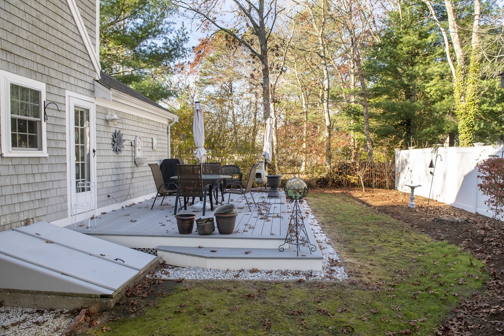 31 Mashpee Neck Rd