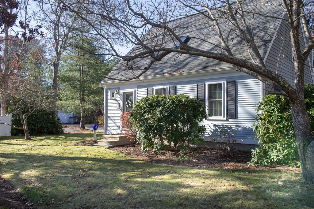 31 Mashpee Neck Rd