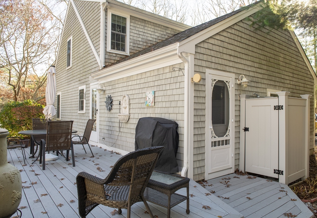 31 Mashpee Neck Rd