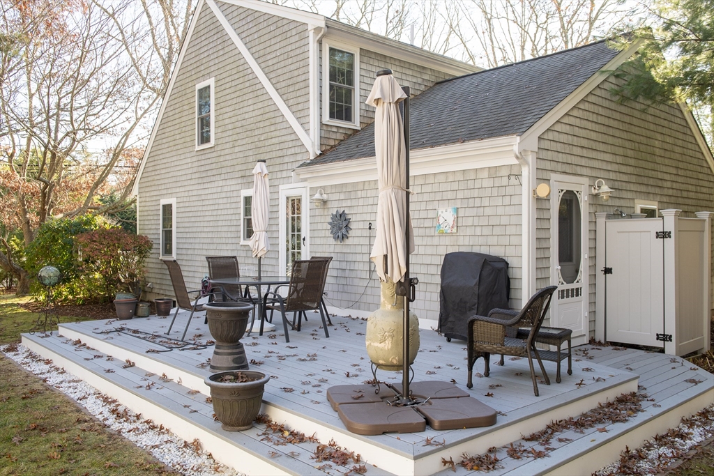 31 Mashpee Neck Rd