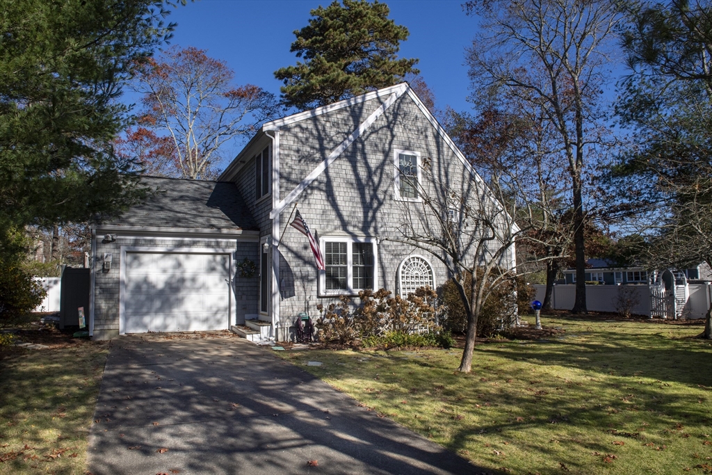 31 Mashpee Neck Rd