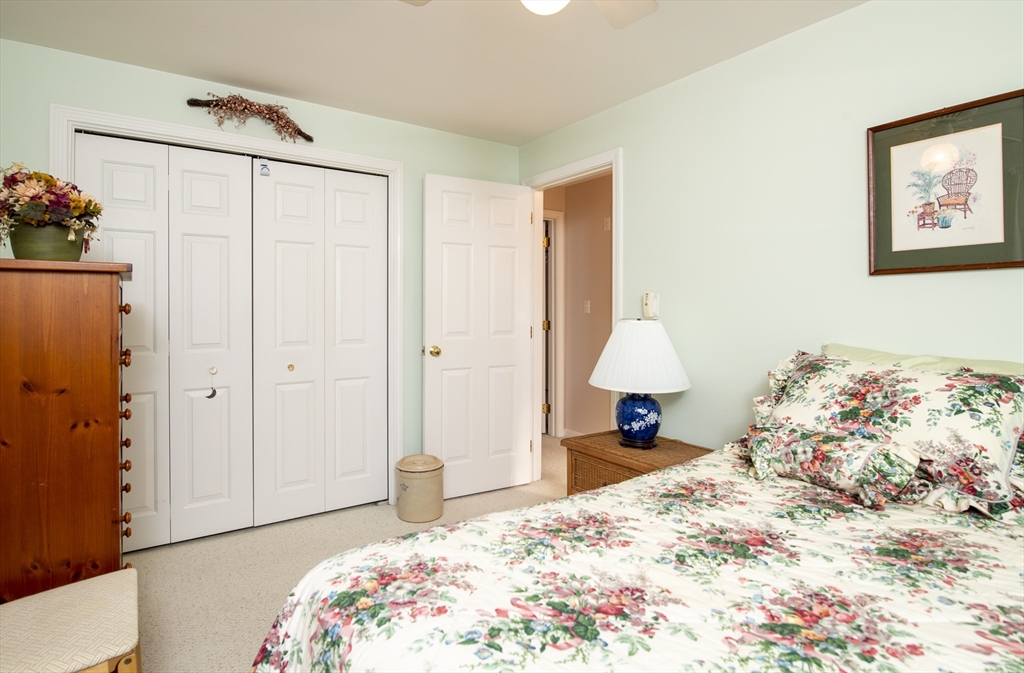 31 Mashpee Neck Rd