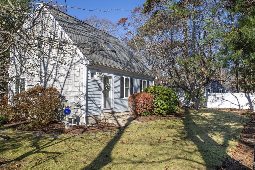 31 Mashpee Neck Rd