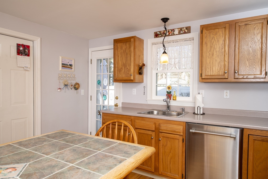 31 Mashpee Neck Rd