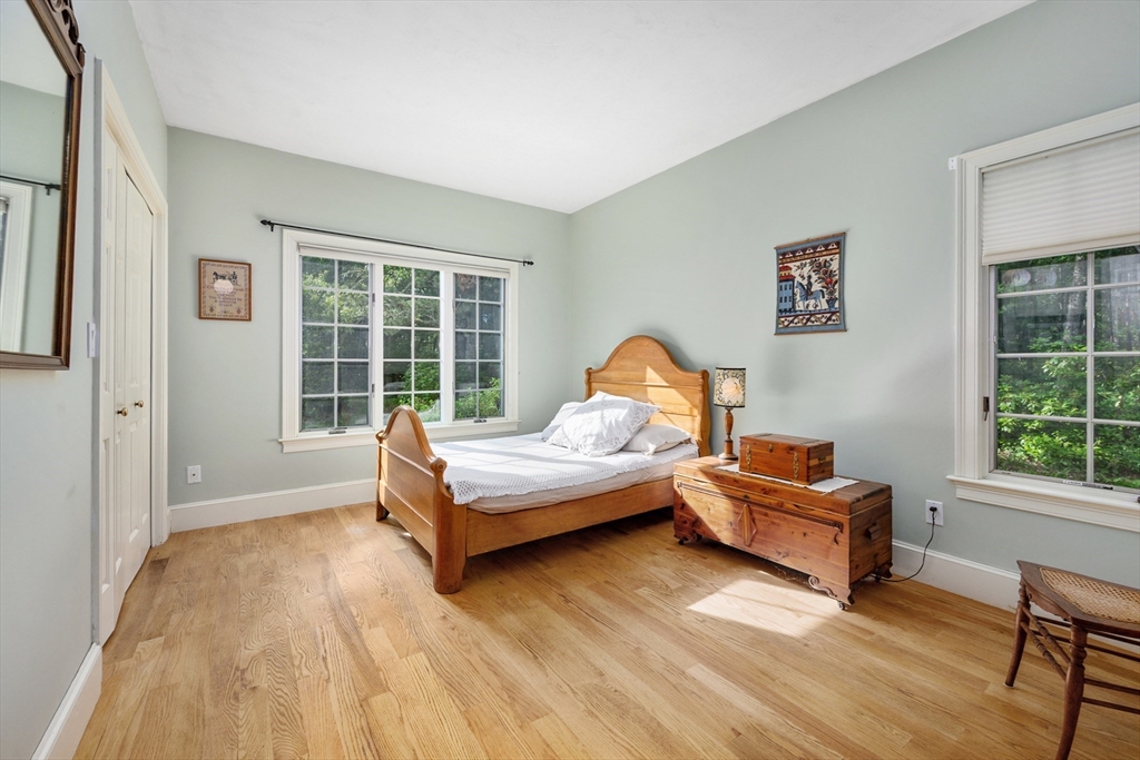 272 Falmouth Woods Rd