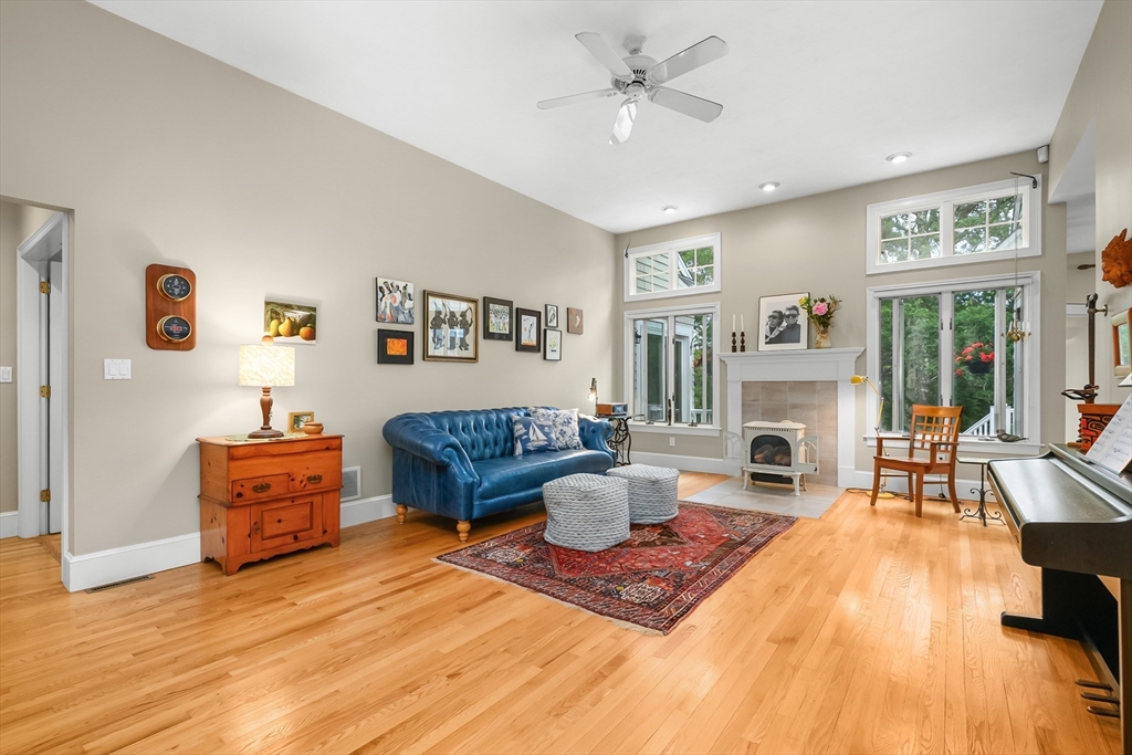 272 Falmouth Woods Rd
